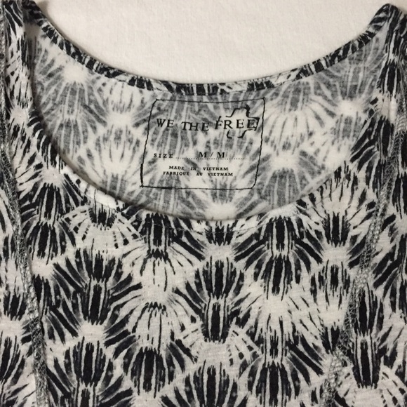 ❌SOLD❌We The Free People M Cold Shoulder Top - Picture 4 of 7